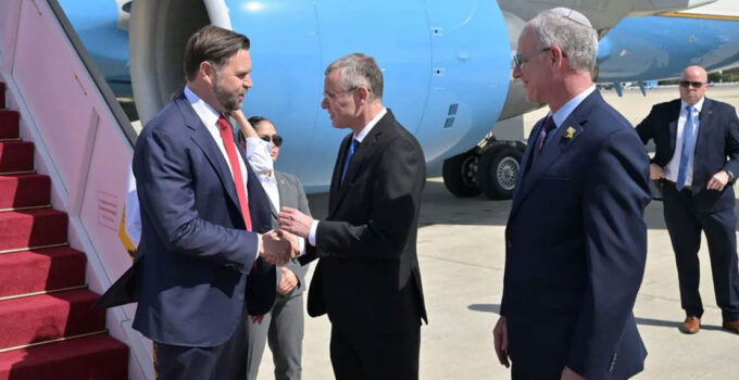 Vance: İsrail’e Ateşkes İçin Gitti